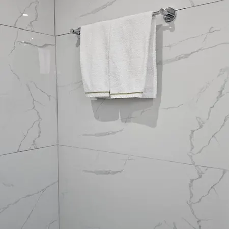 Finnley's * Εξαμίλιο